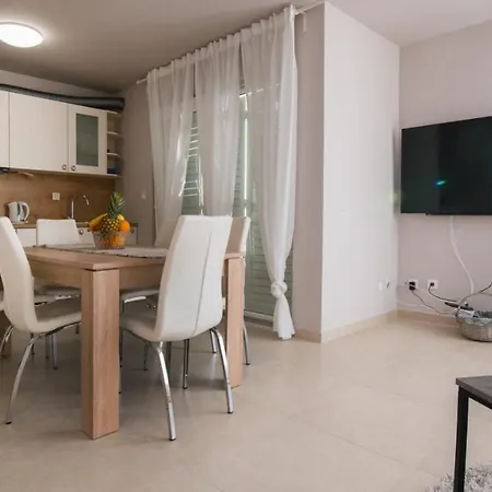 Brand New Aparment With Sea View & Swimming Pool At Ciovo - Villa Fiorentini Trogir Exteriör bild
